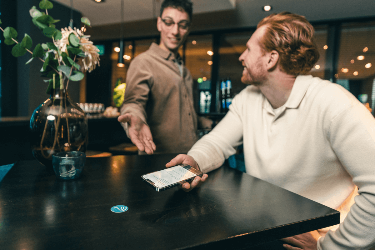 Înregistrare comandă cu NFC