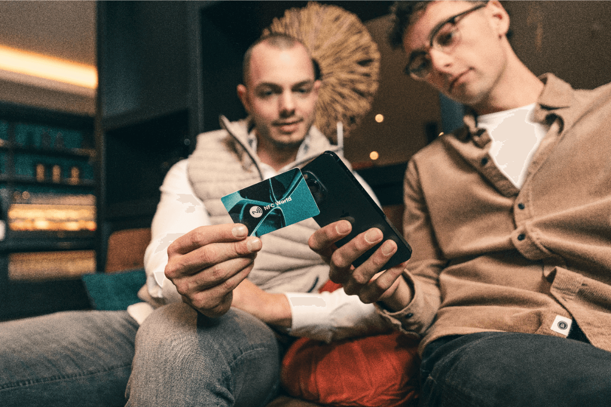 Cărți de vizită digitale cu NFC